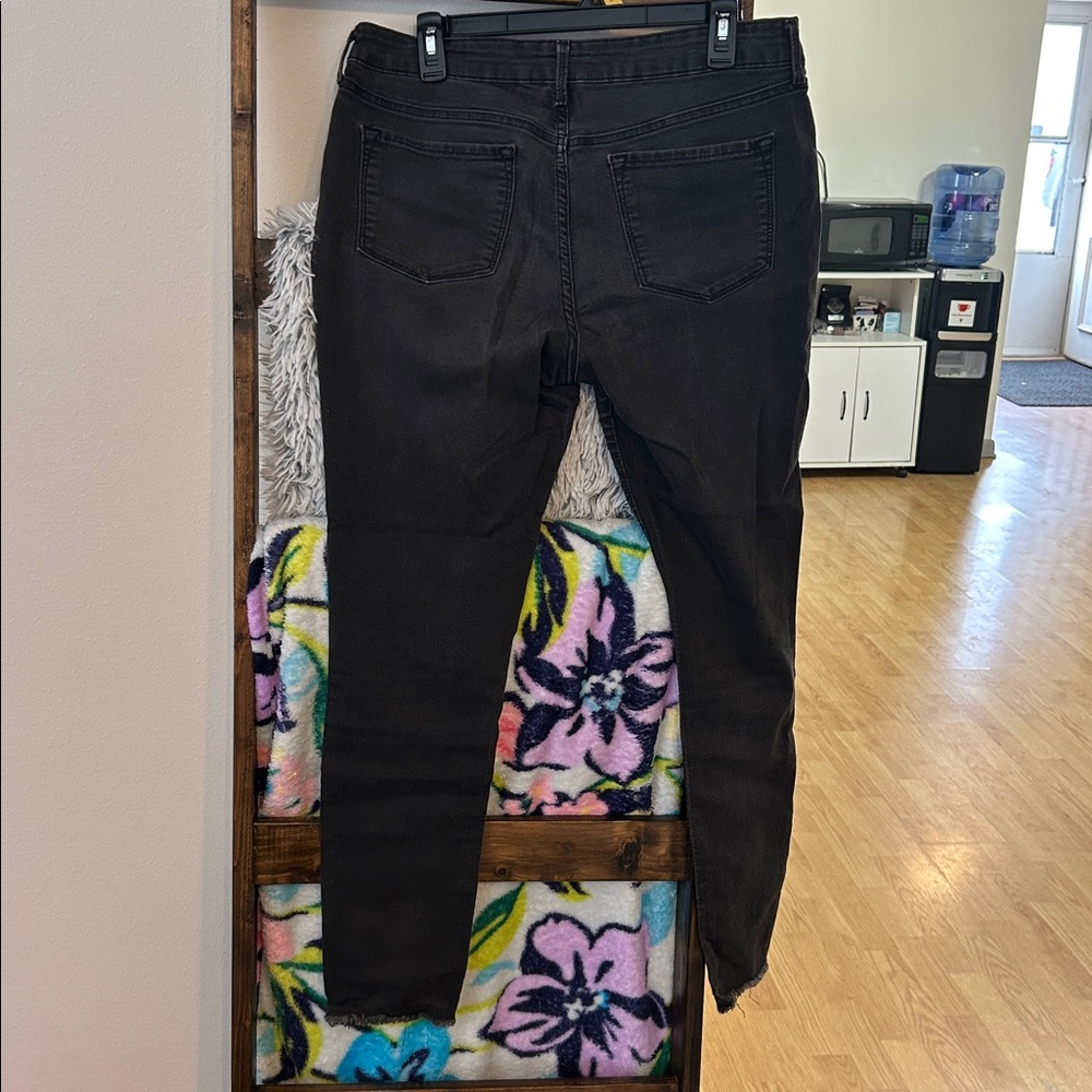 Old navy jeans - Picture 2 of 4